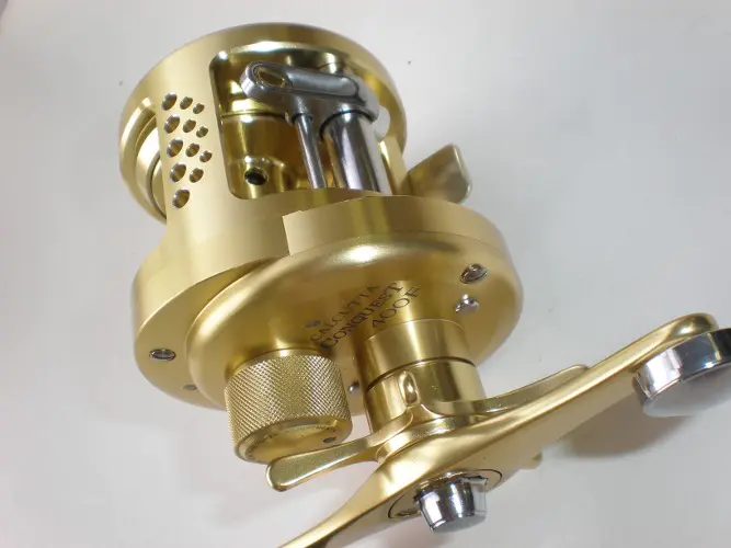 カルカッタコンクエスト400F【PEライン無料!】 - 29,800円