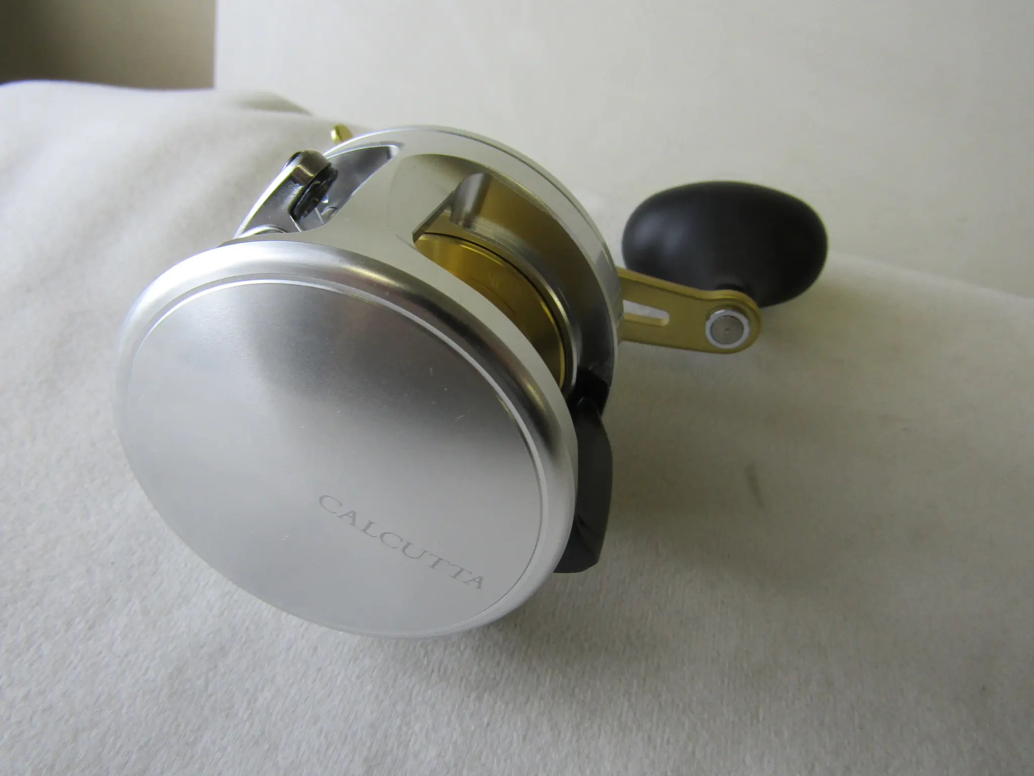 カルカッタ800F（右） - 28,500円 : 海釣り、船釣り専門店の沖三昧