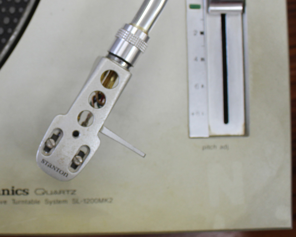 中古品のTechnicsのターンテーブル、SL-1200MK2(シルバー)のご紹介です。