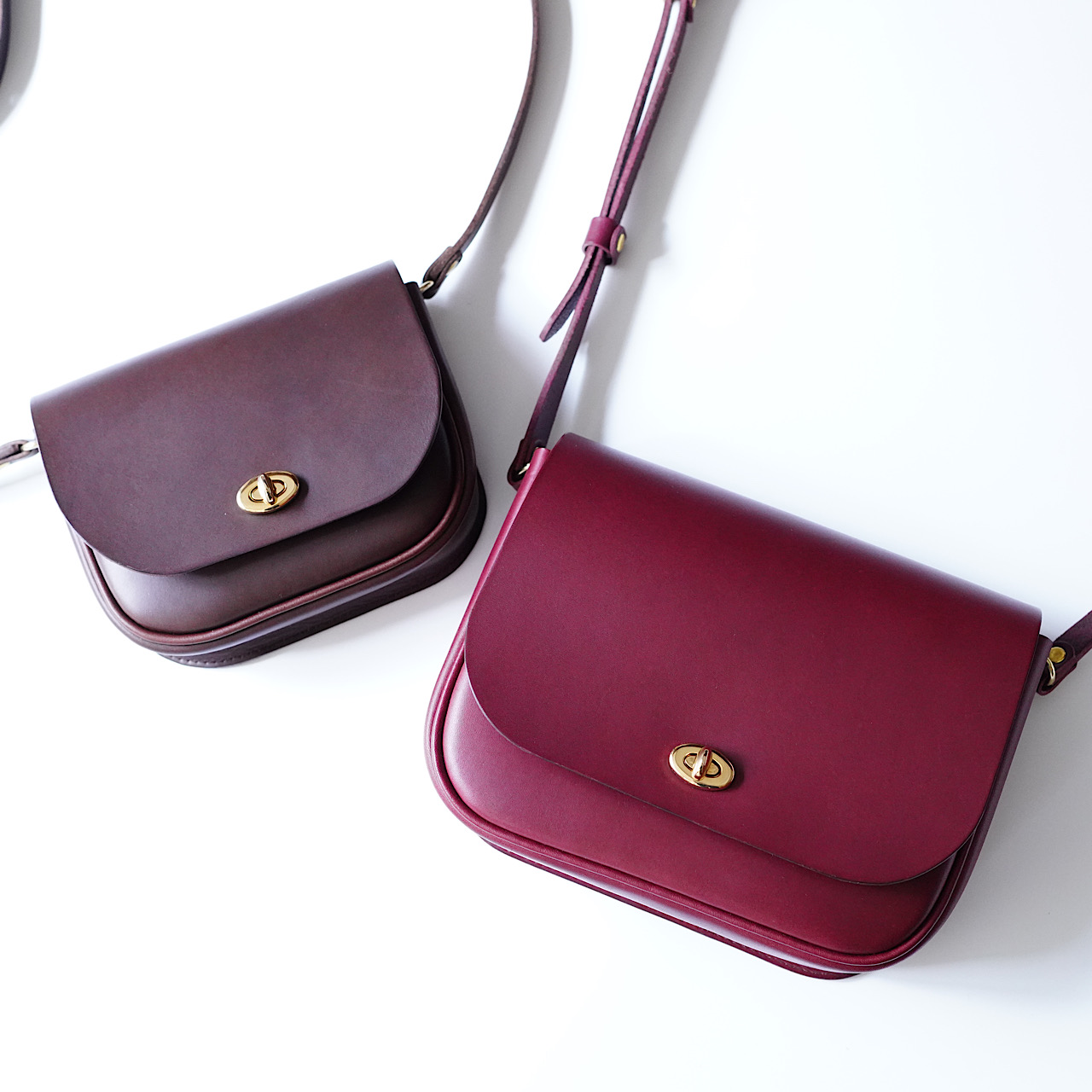 Clasp-H shoulder bag