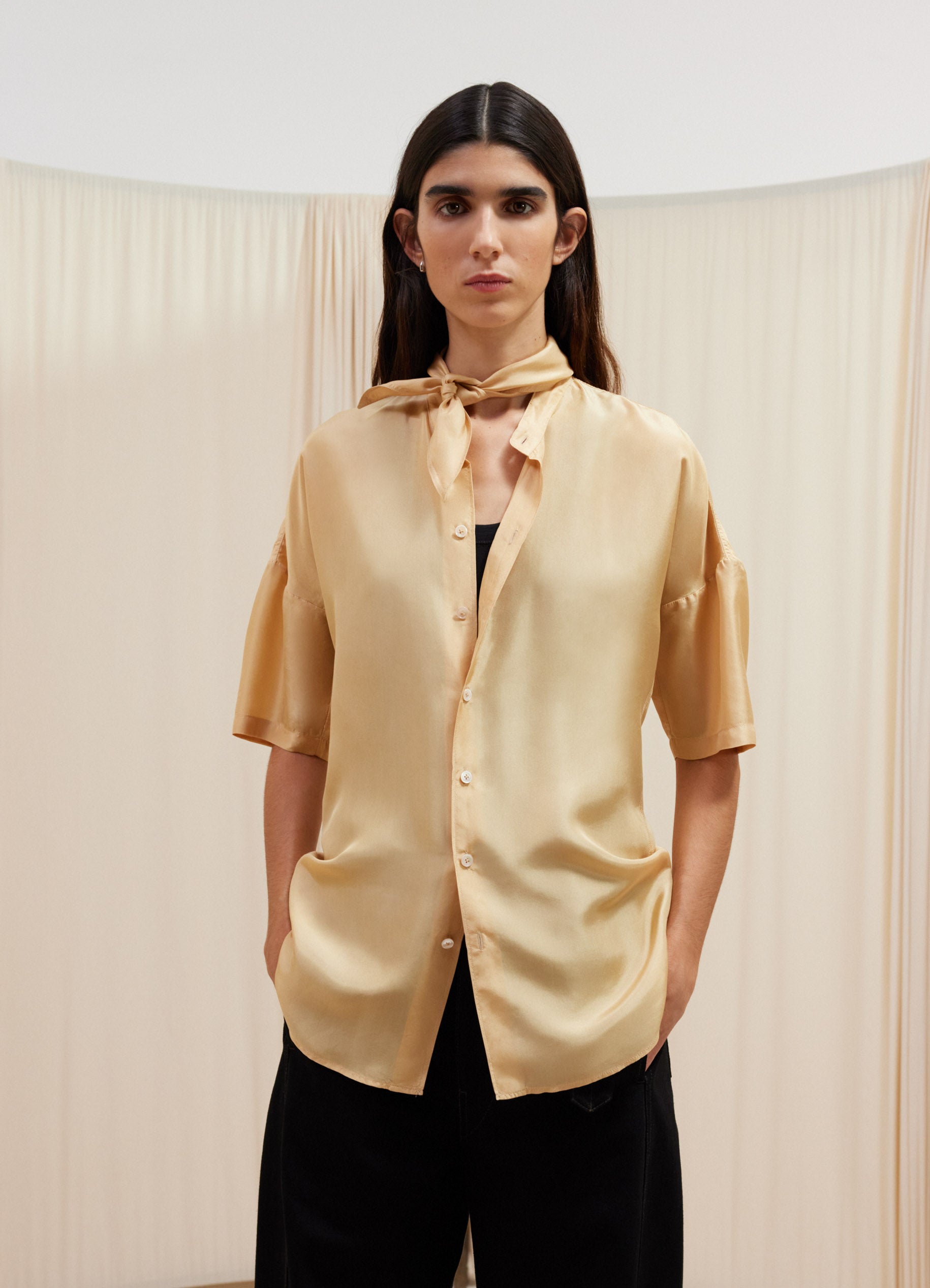 SHORT SLEEVE FITTED SHIRT WITH SCARF - Apricot - Silk Habotai
