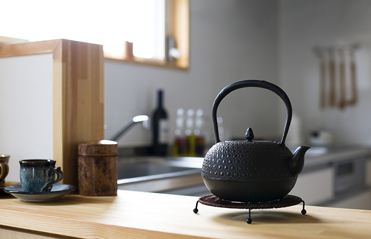 本物の南部鉄瓶を見極める – 有限会社薫山工房