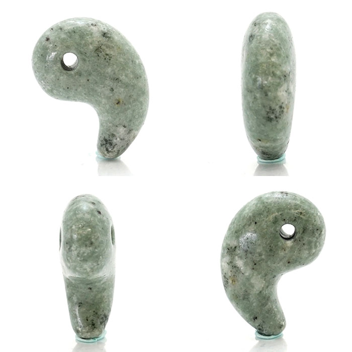 デカい❣️天然本翡翠　健康、やる気満々、濃い目満陽緑翡翠の丑牛干支　鑑定書付き 自社一貫仕上げ】 天然翡翠 高品質 美発色 艶あり 含浸処理なし 未加工