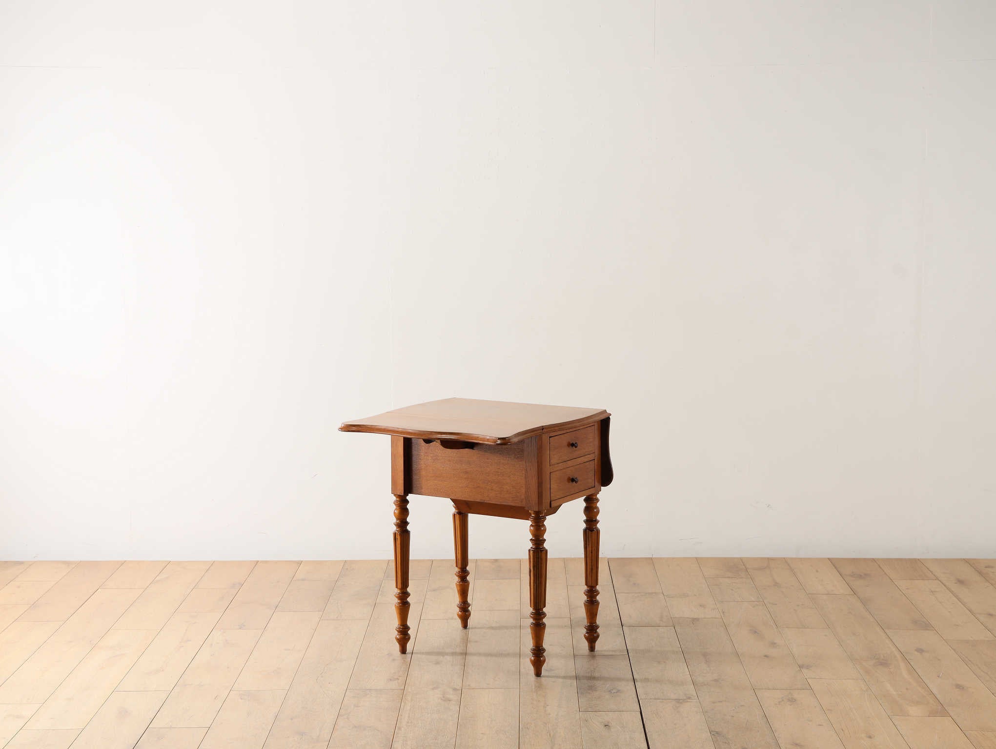 ドロップリーフテーブル | ロイズ・アンティークス | ヨーロッパの