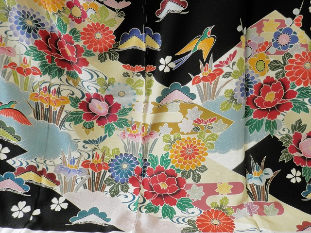 古典的で華やかな正絹紅型振袖 黒地 〈フルオーダーお仕立て、ガード