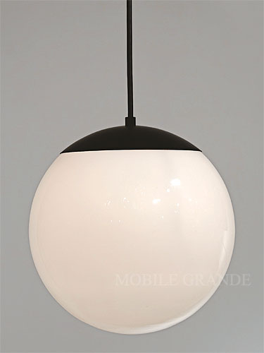 受注生産】ホワイトガラスグローブペンダントライト ブラック