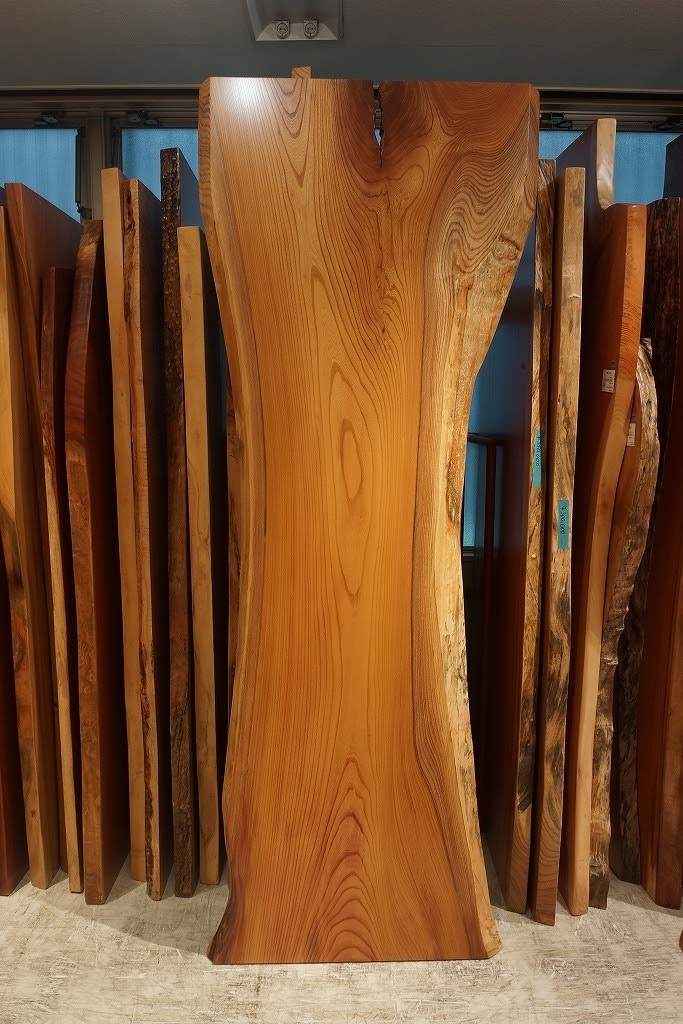 天然木 東京 新宿 東五軒町展示 モンキーポット材 一枚板 テーブル用天