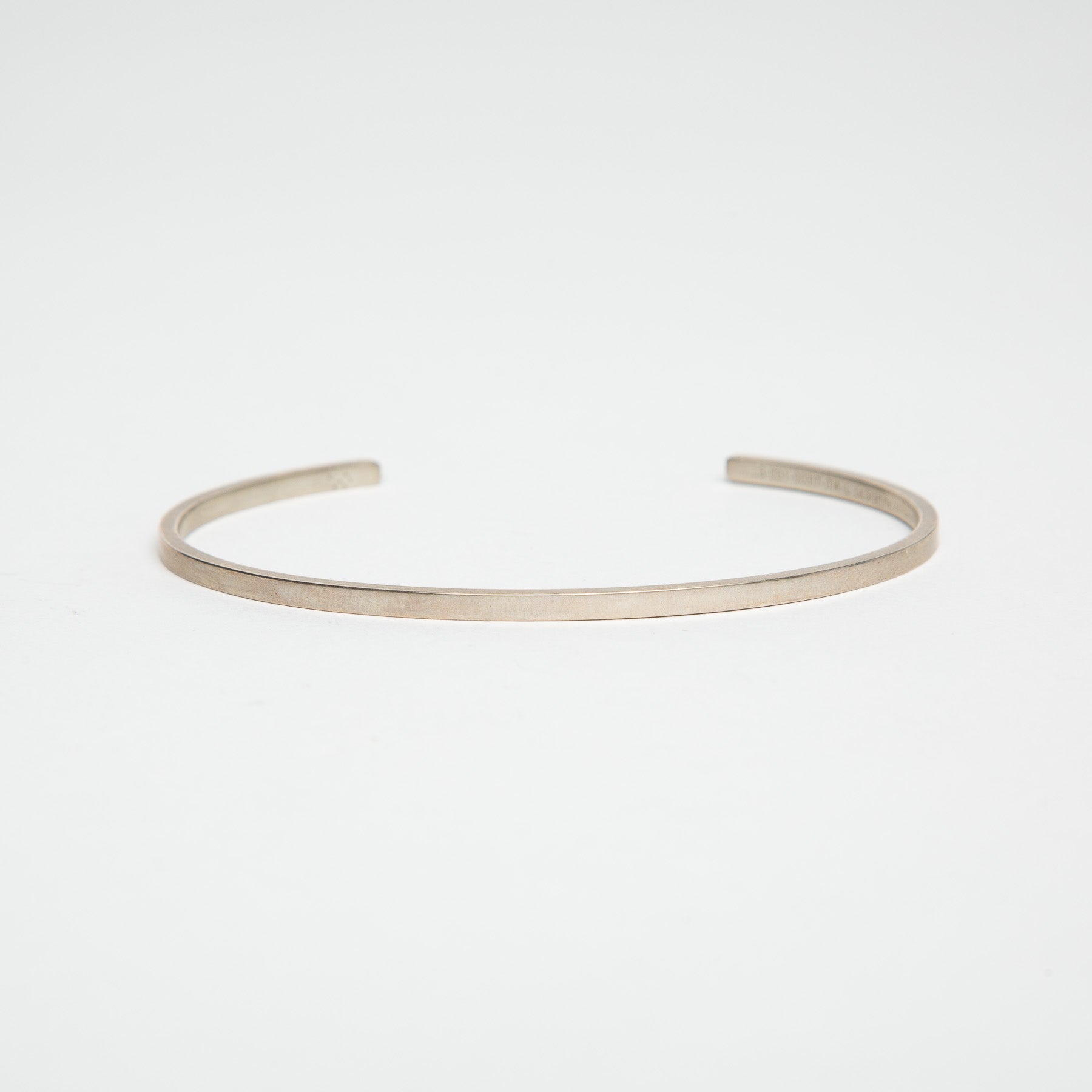 LE GRAMME | 15G POLISHED SILVER RIBBON CUFF BRACELET
