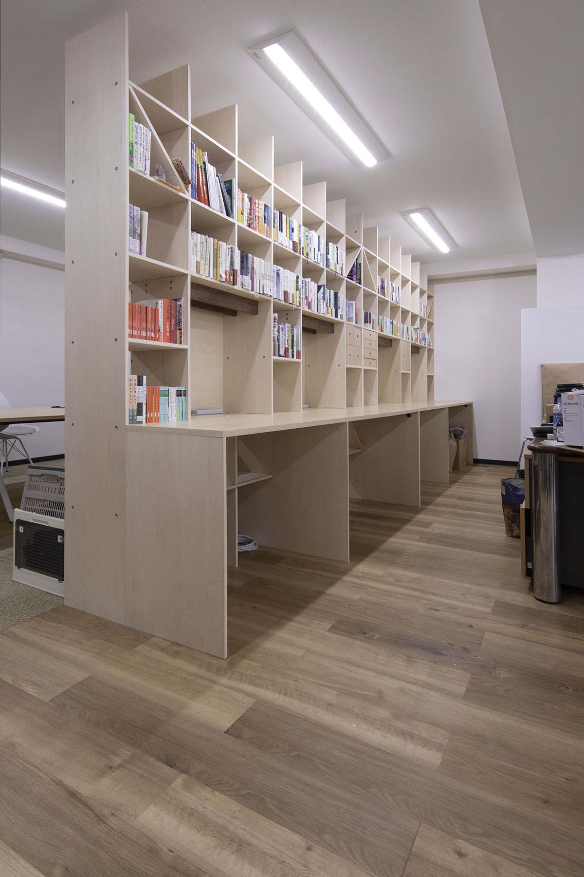 カウンター付き・開口部のある本棚 奥行350mm 縦7コマ×横7コマ 2-222