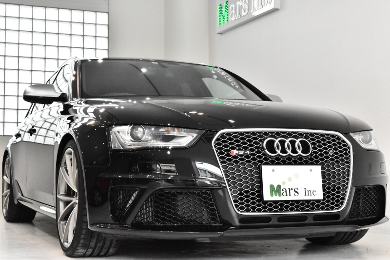 アウディ RS4アバント 正規D車 右ハンドル 1オーナー 黒革 オプション