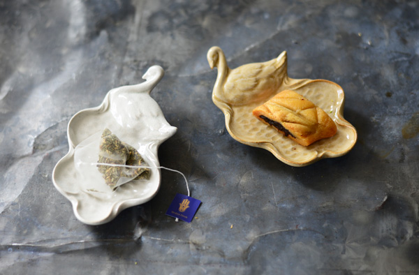 レコメンド :: 動物モチーフの器 :: スワン小皿 - マルミツウェブ