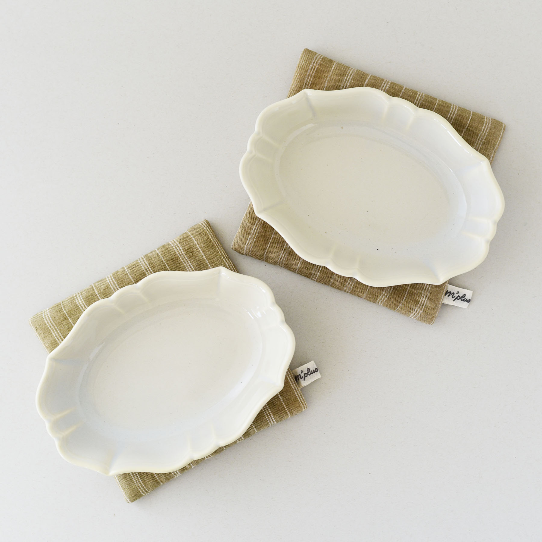 ギフトセット :: 結婚 :: グラタン皿とマットのペアセット(白