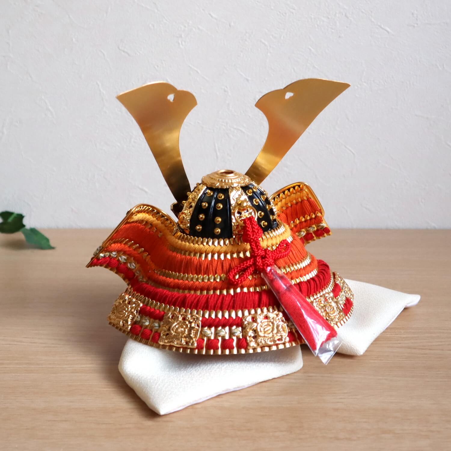 五月人形 ケース飾り 兜 最新選べる兜2種類 伝統工芸士 誠山作 7号 (赤