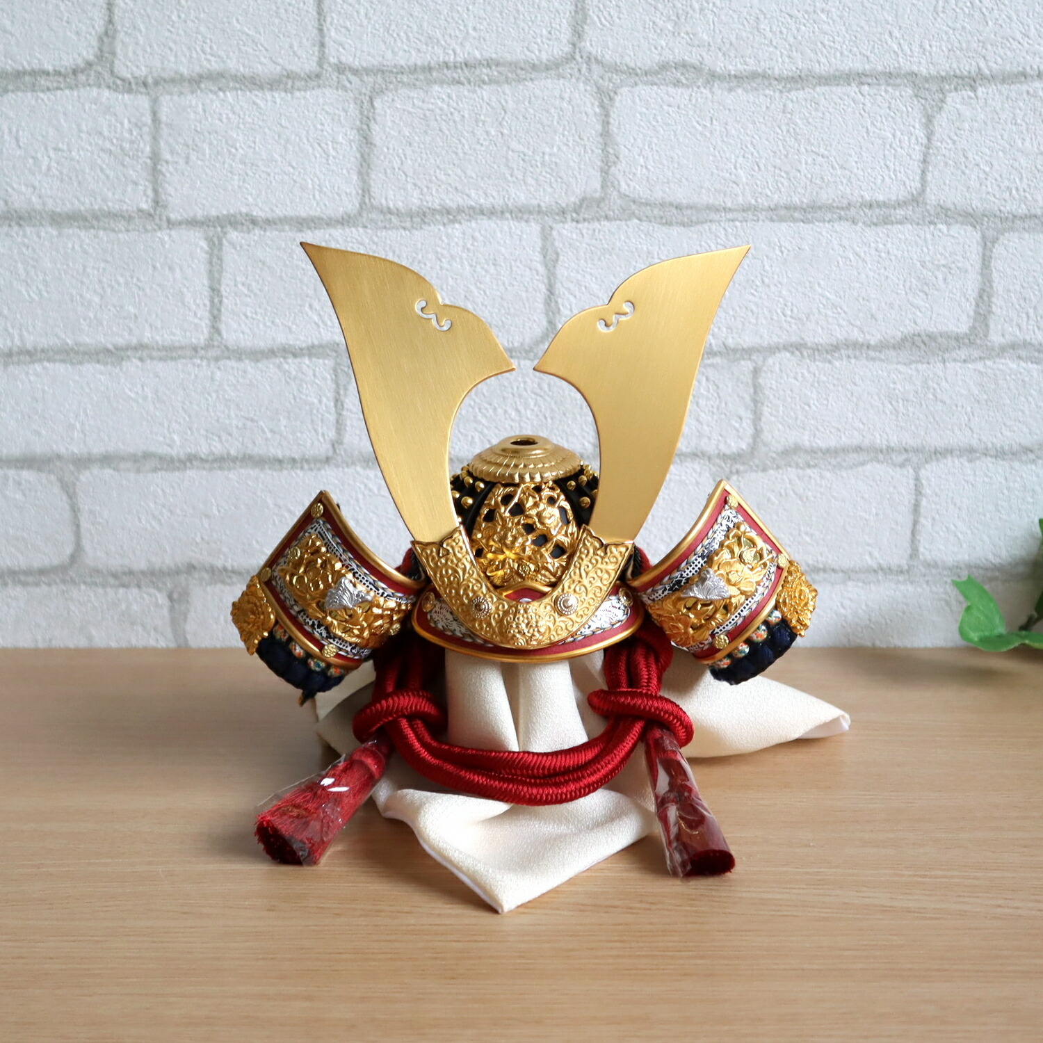 伝統工芸士・平安晴峰作 7号 茜赤糸 無双結び 黒小札 共吹返兜 37A 月