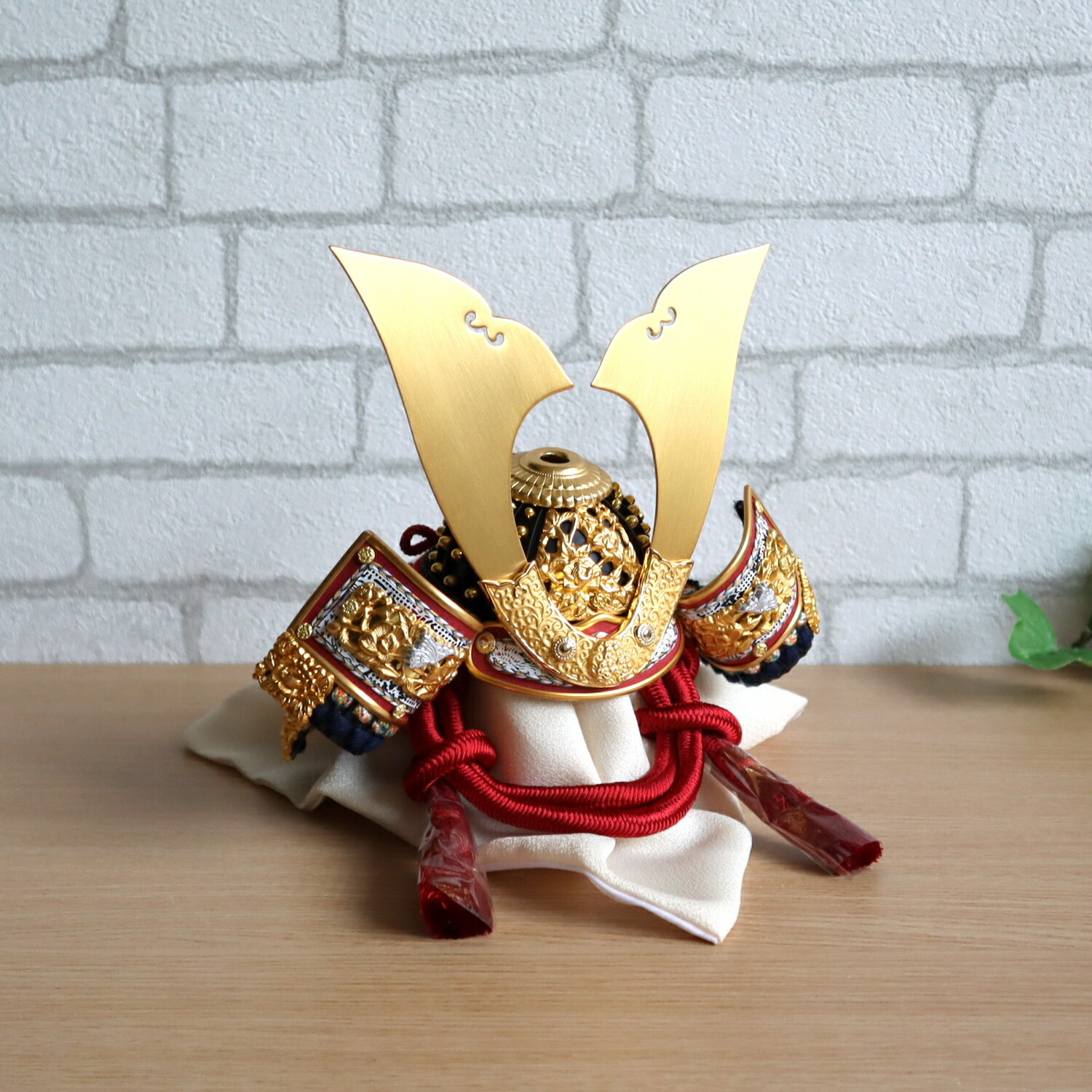 伝統工芸士・平安晴峰作 7号 茜赤糸 無双結び 黒小札 共吹返兜 37A 月