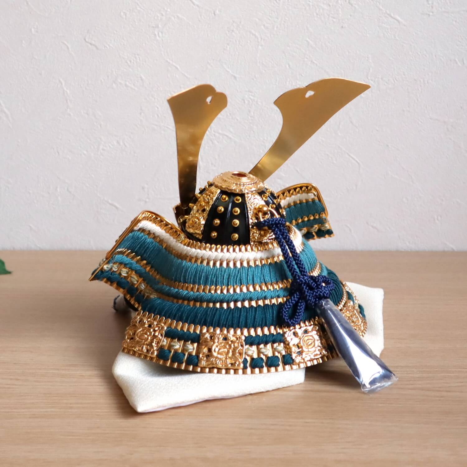 新作 伝統工芸士 誠山作 7号 紺糸縅兜 無双結び 金小札 黒木目塗収納
