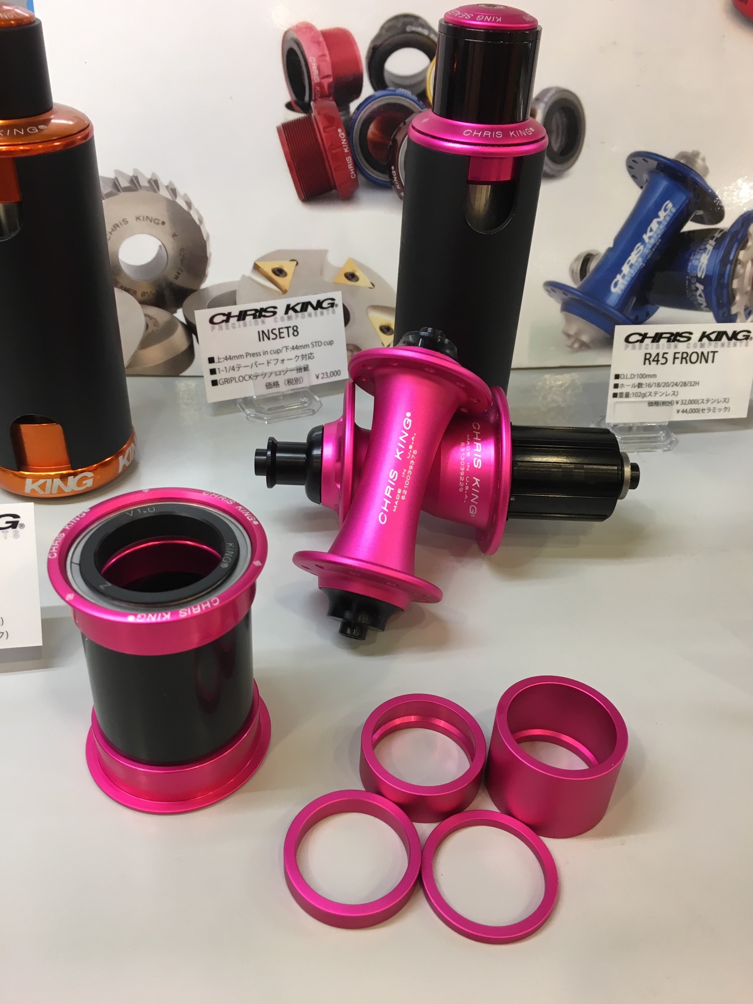 CHRIS KING ボトムブラケット ピンク Matte Punch カラー 生産終了の