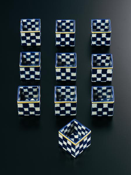 乾山色絵阿蘭陀写市松文猪口 - MIHO MUSEUM