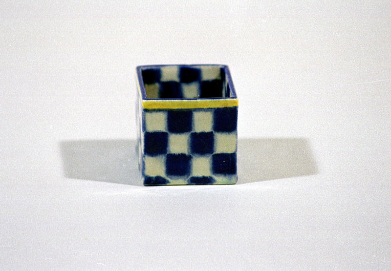 乾山色絵阿蘭陀写市松文猪口 - MIHO MUSEUM