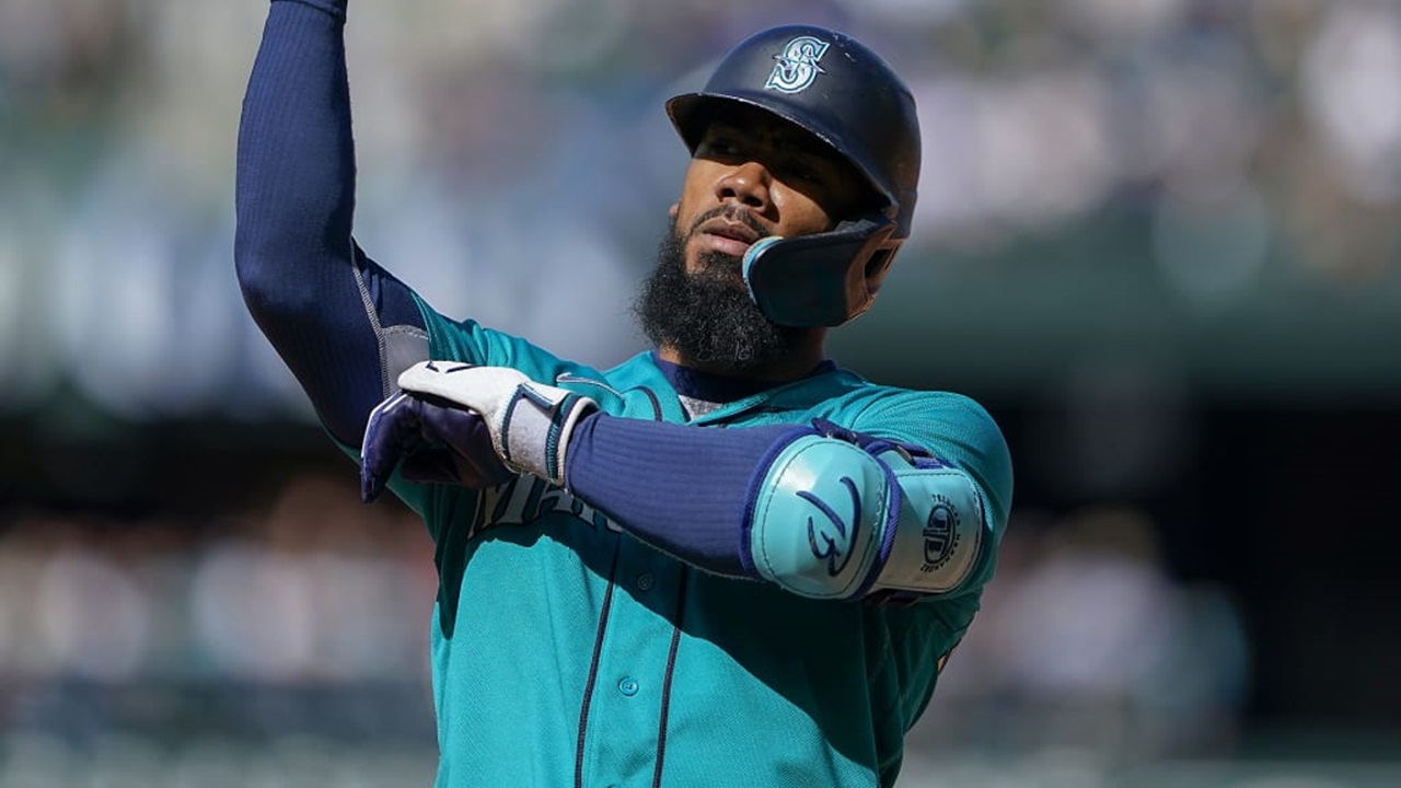 ドジャースが強打のテオスカー・ヘルナンデスに興味 今季26本塁打