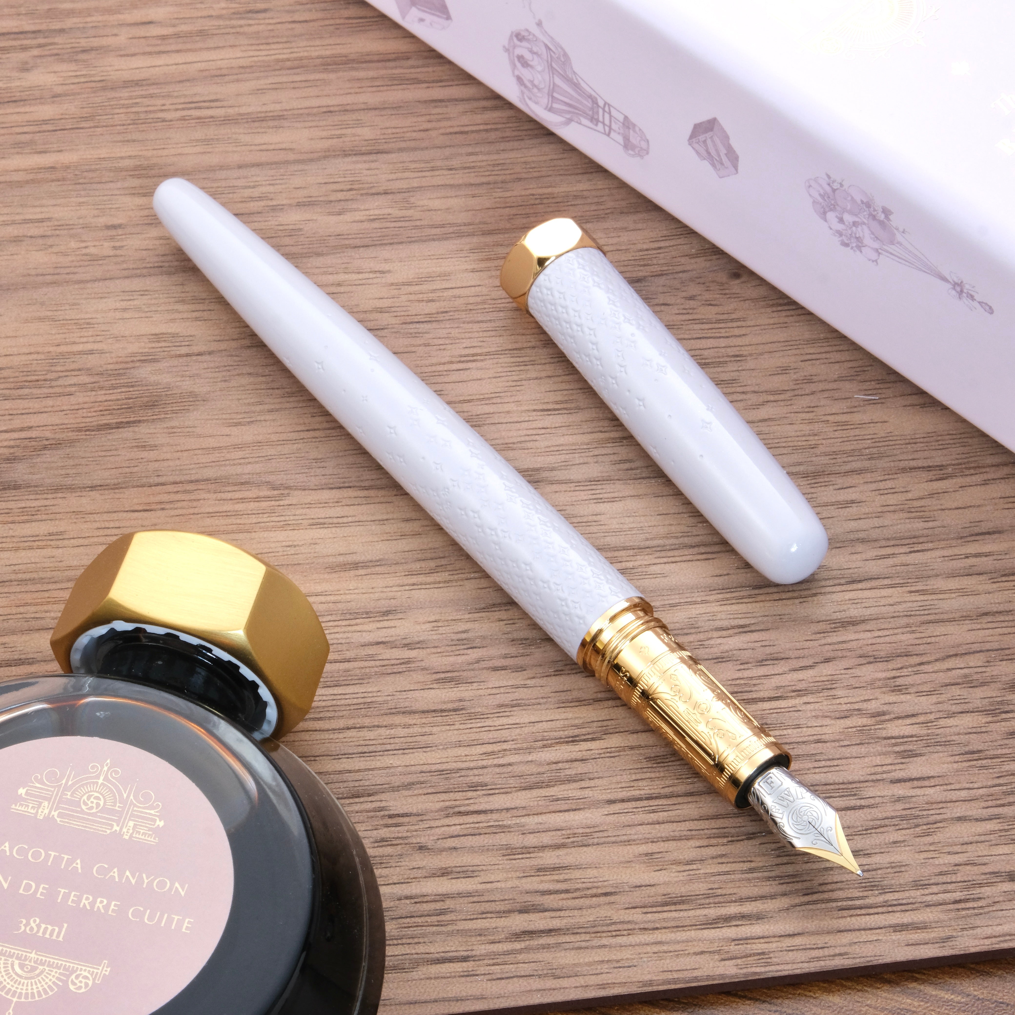 Ferris Wheel Press Bijou Fountain Pen - Sandcastle Clay 鋼筆