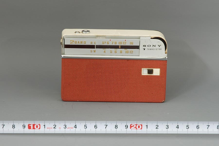 トランジスターラジオ SONY TR-714 | ラジオ受信機 | 第2展示室 | UEC