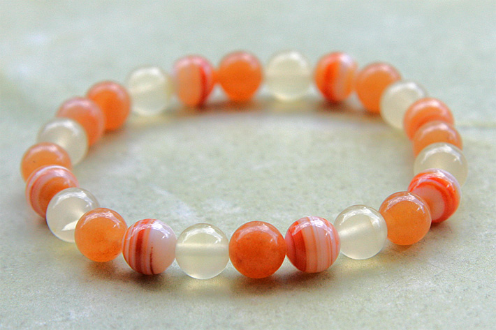 オレンジカラーの8mmサイズ 対人運パワーストーンブレスレット