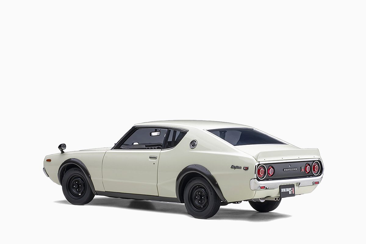 Nissan Skyline 2000 GT-R (KPGC110), Standard Version, White 1/18