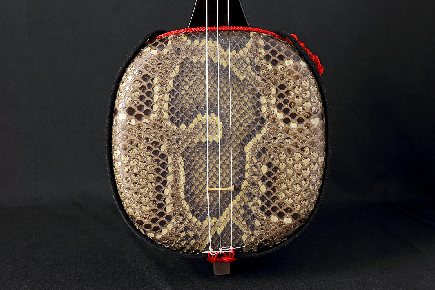 逸品三線】縞黒檀「真壁型」強化張り三線｜三線専門店ナビィ三線