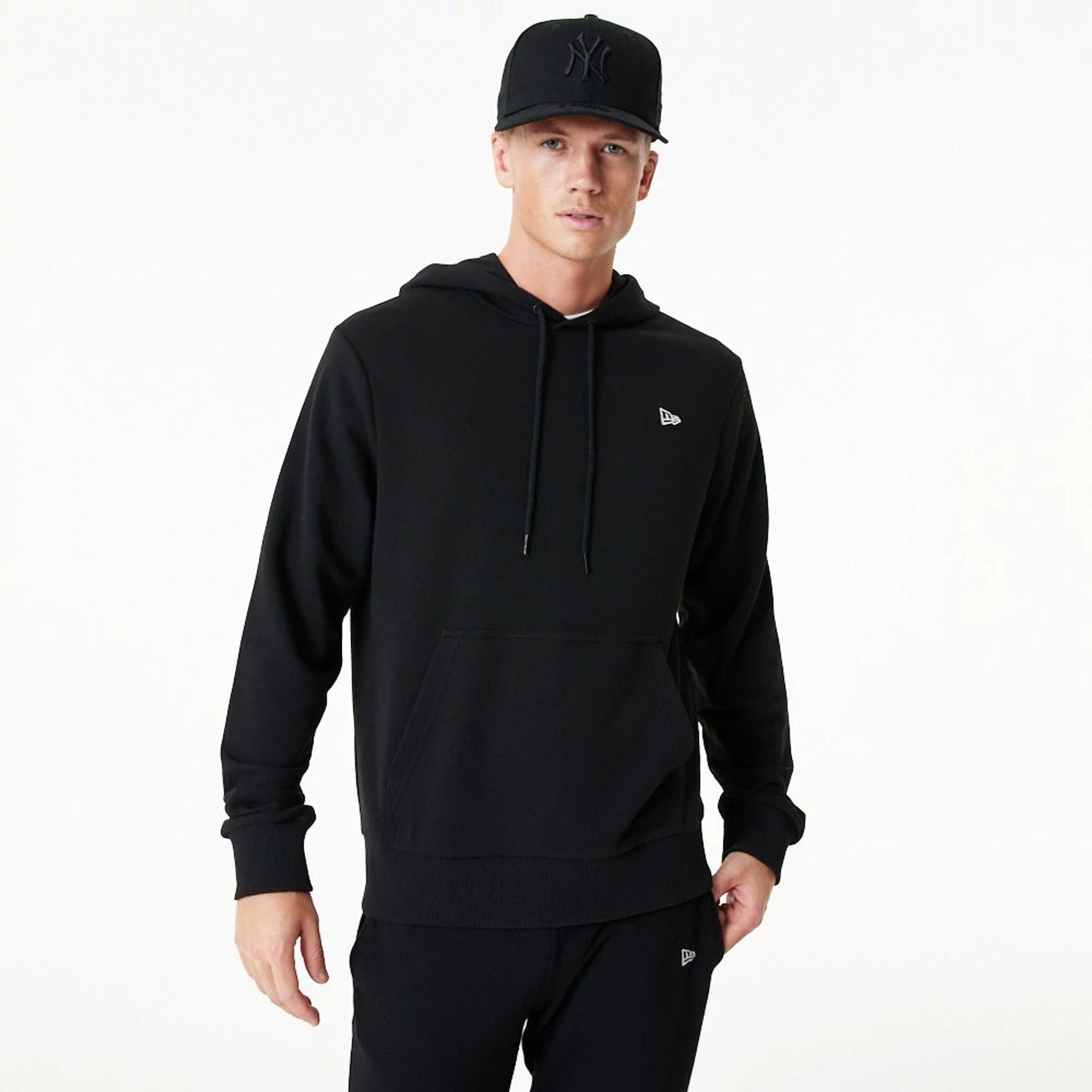 New Era Essential Pullover Hoodie | NEC EU