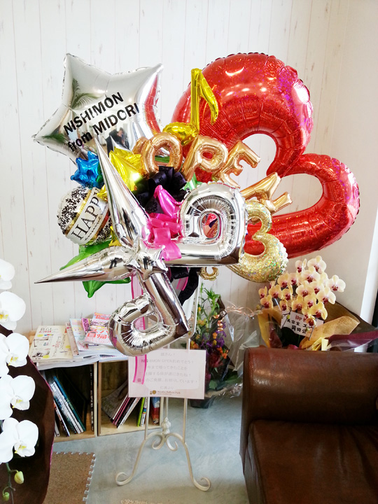 美容院の開店・周年祝い】☆店名・はさみ入りバルーンスタンド プティ