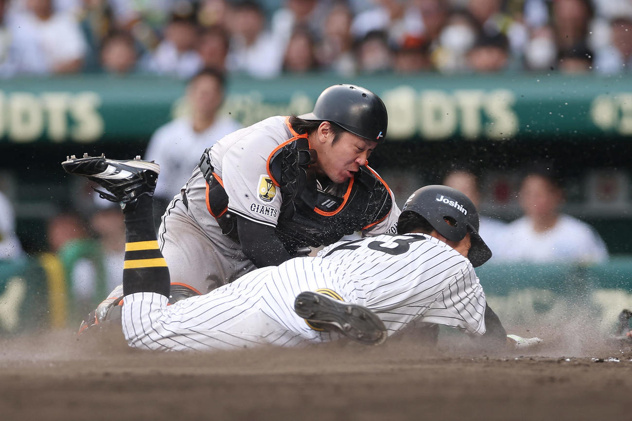 阪神】植田海、渾身ヘッスラでユニホーム破れビリビリ 9回裏、同点機