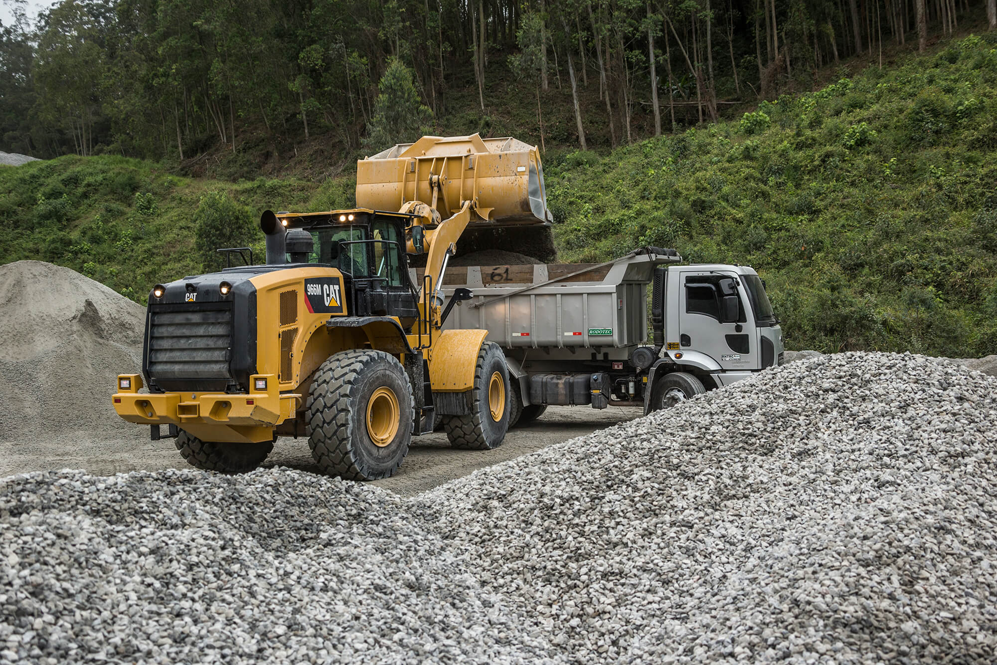 積込用の建機・重機を探す｜日本キャタピラー【公式】