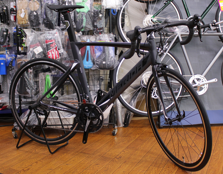 MERIDAのエアロロードバイクREACTO 400が入荷いたしました。