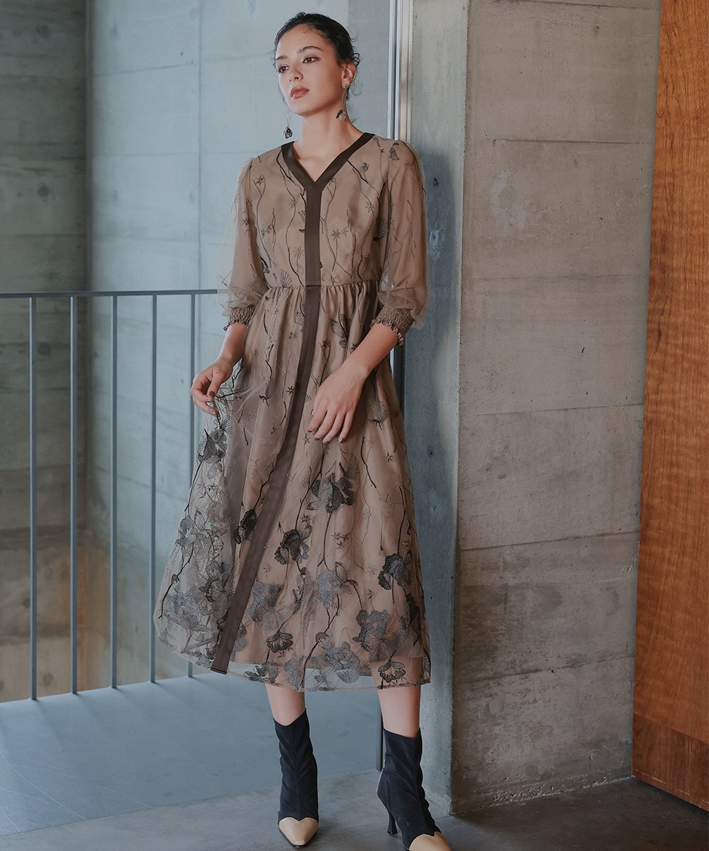 結婚式・パーティー・オケージョンドレス】Ⅴネック刺繍レース