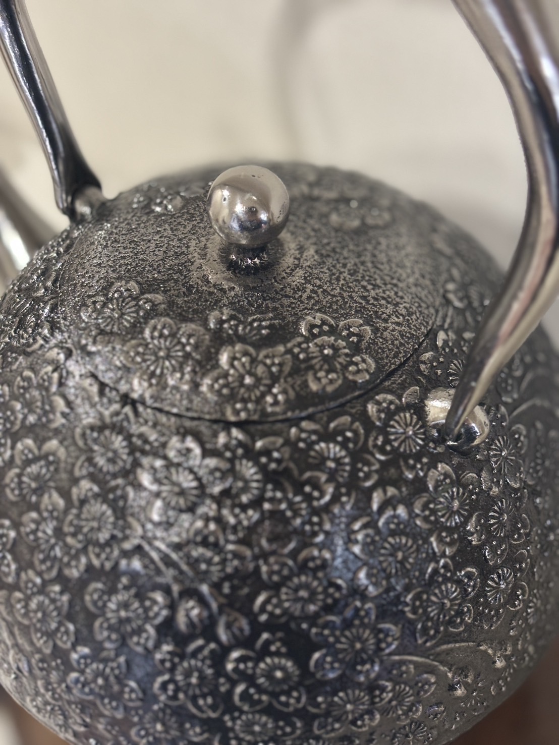 南部鉄器【現代の名工 佐藤 勝久 作】丸桜肌桜 1.4L 桐箱付き 砂鉄