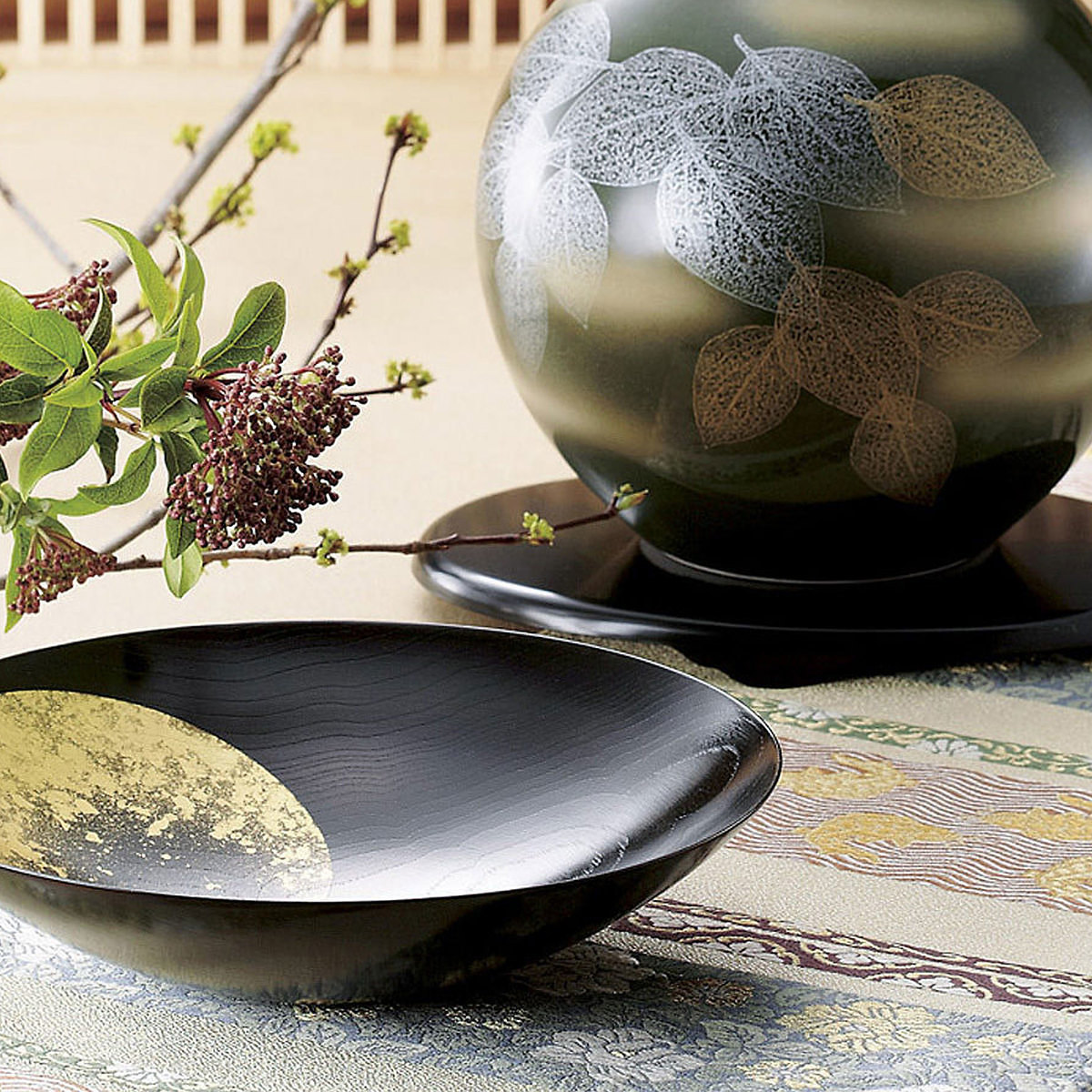 400年の伝統 箔一 おぼろ月 ボウル 8寸 金箔の贈り物 金沢箔 海外の方