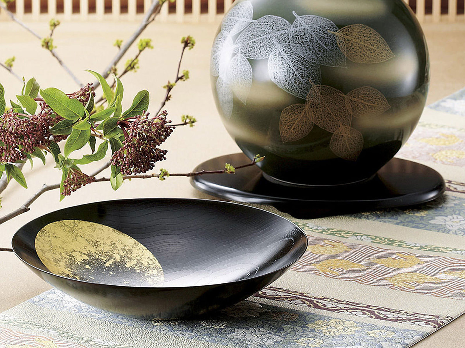 400年の伝統 箔一 おぼろ月 ボウル 8寸 金箔の贈り物 金沢箔 海外の方