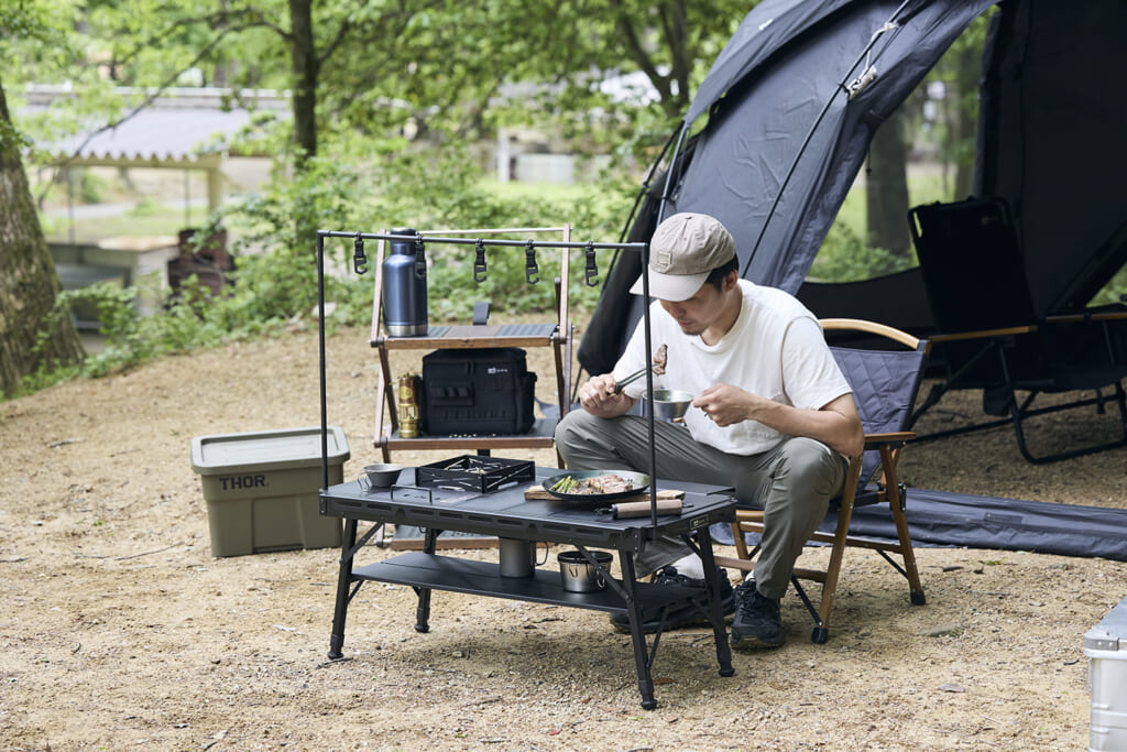 2段階の高さ調整と機能拡張ができる！ キャンプの幅を広げるアウトドア
