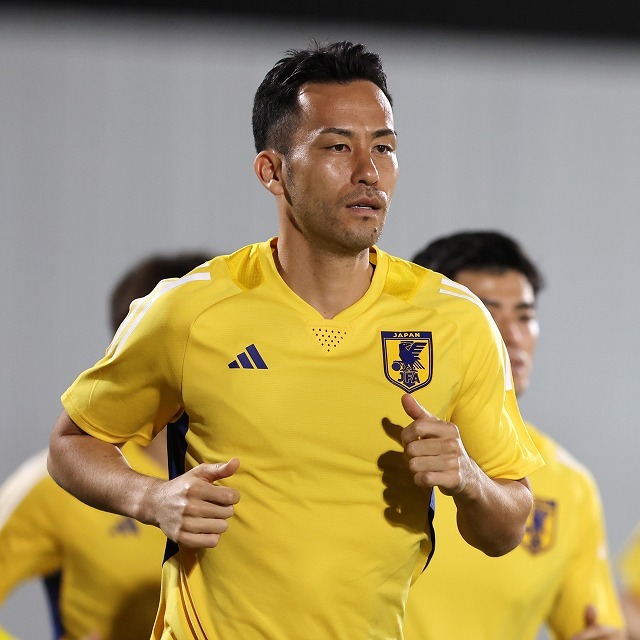 無職”の吉田麻也がJ2栃木で黄色ユニ姿にファン大注目！「結構