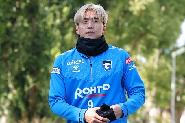 横浜FC 山田康太 サイン入り支給品ユニフォーム上下 9⁄13(土)MARK IS
