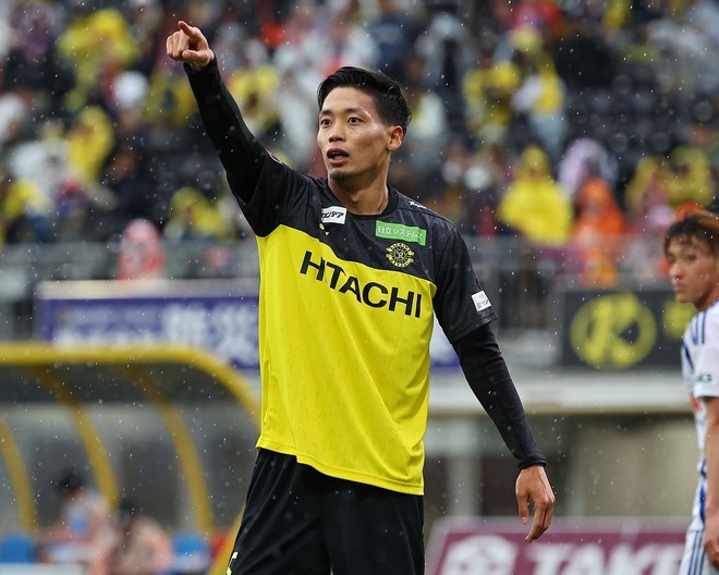 柏の長身FWがJ1上位争いのライバルに完全移籍！ 申し訳なさ、色々な