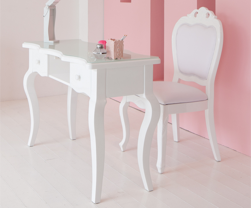 フレンチアンティークなロココスタイルのネイルデスクが登場 | 業務用