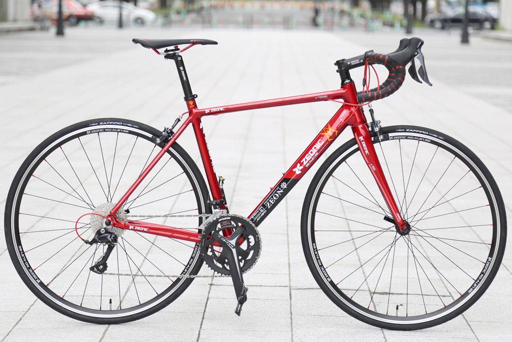 ZEONIC社製『シャア専用』ロードバイク」は総合点の高い真紅のディスク