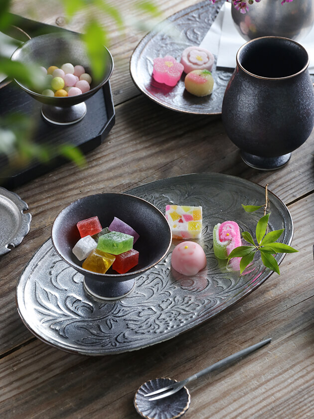 陶悦窯 唐草彫オーバル皿 黒柚子銀塗り