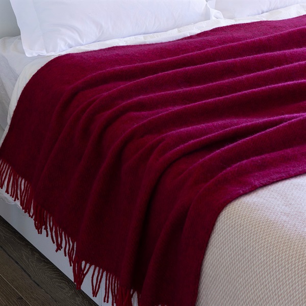 ウールスロー 130×200cm / ゴットランド チェリーレッドKLIPPAN