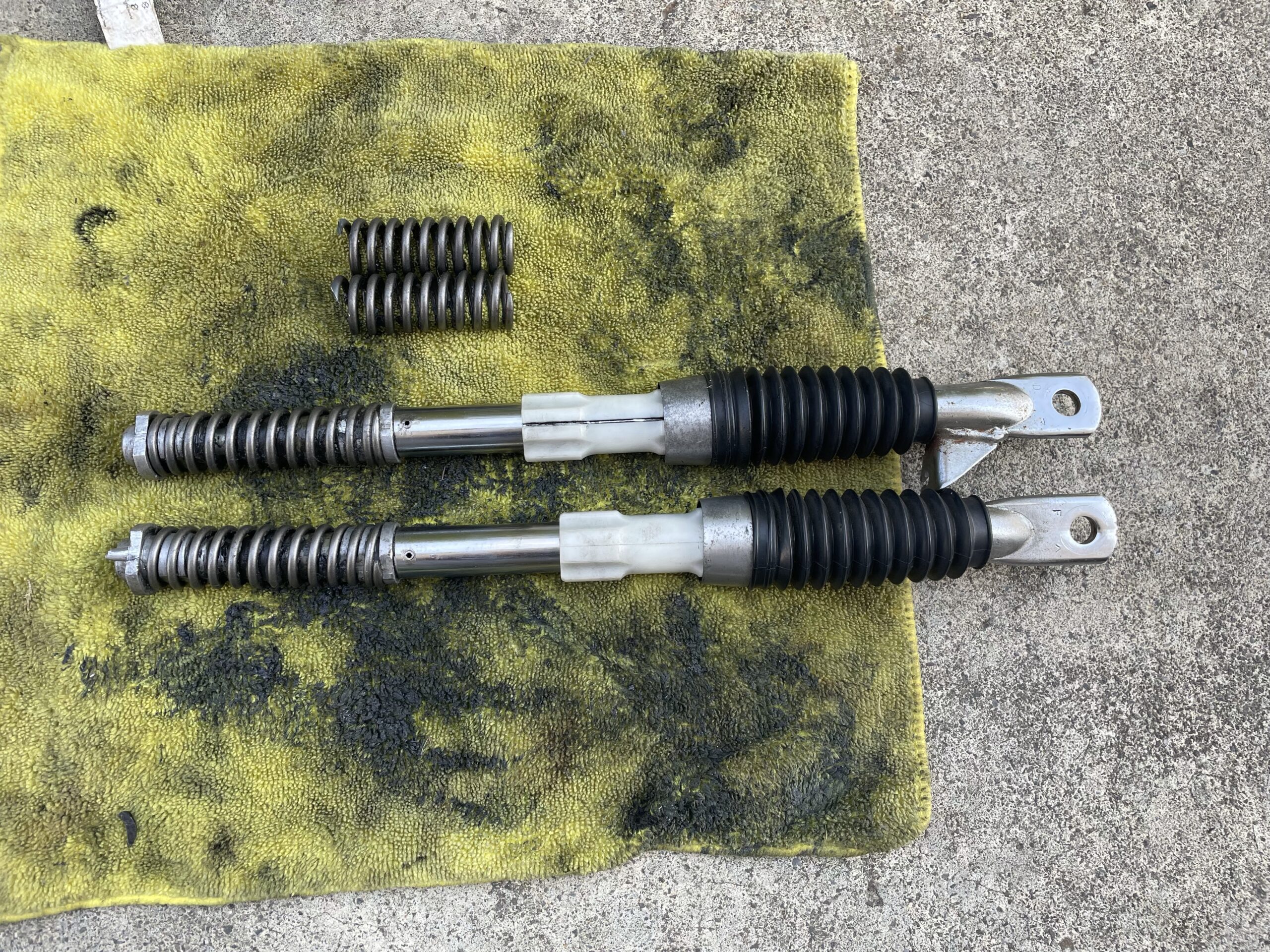 モンキーやシャリー】インナーチューブやガイドキャップは流用できる