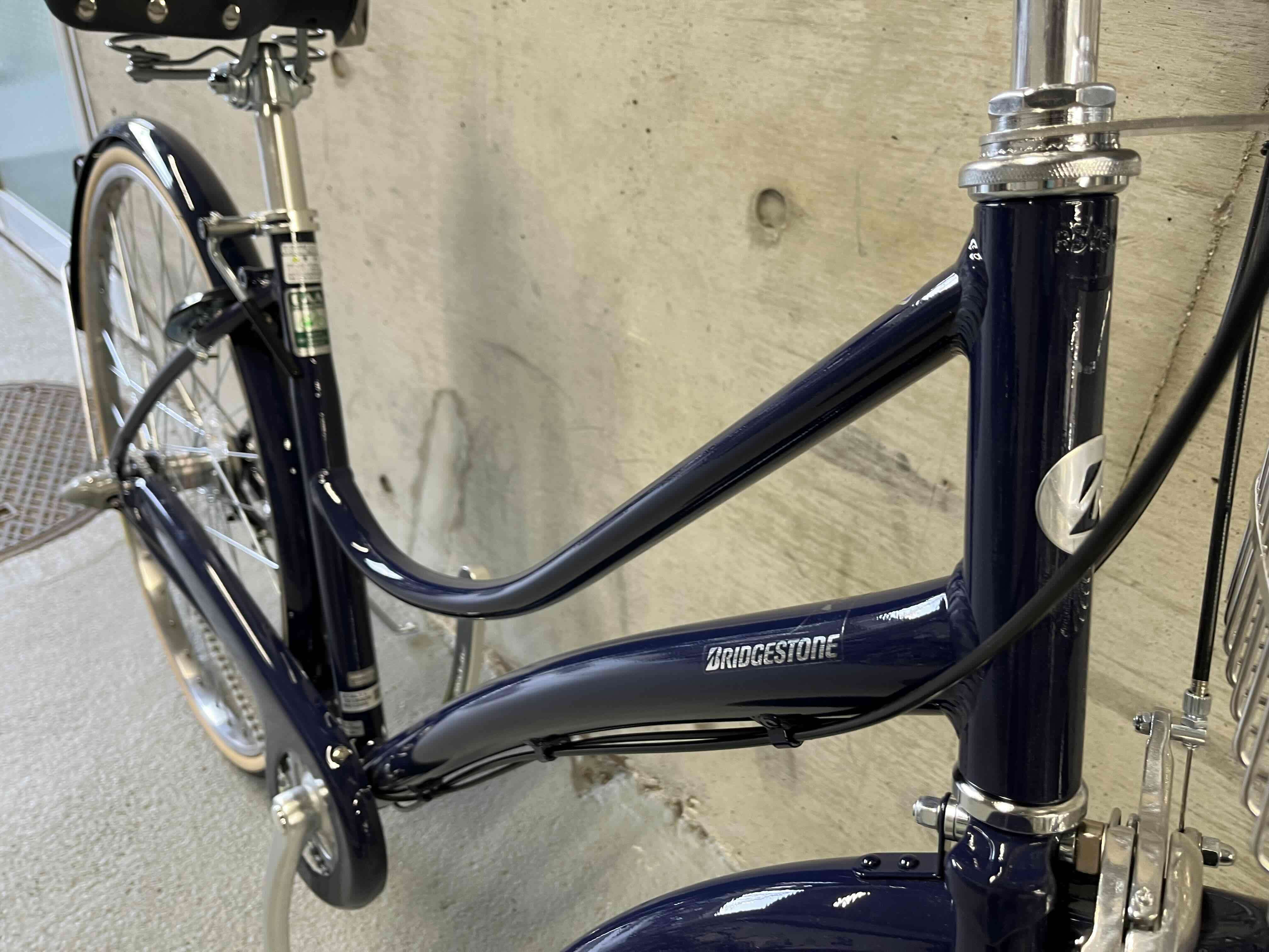 ブリヂストン 青色 スチールフレーム 自転車 前面バスケット付き 24