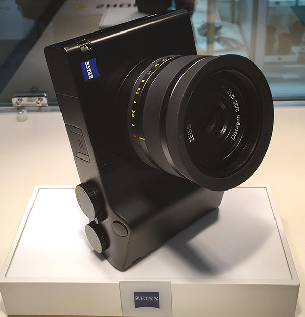 Here Are 5 Photos of the New 37.4MP Zeiss ZX1 Full-Frame Compact