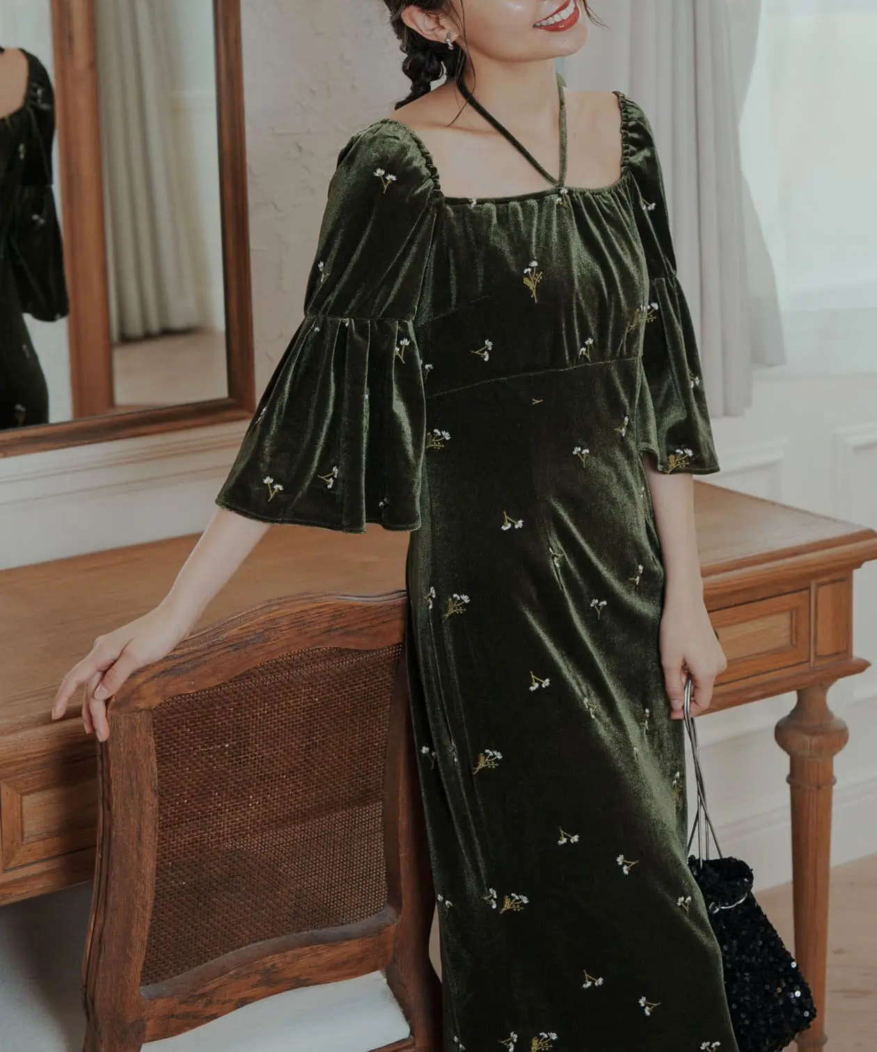 1サイズ】velour bell sleeve dress Kastane（カスタネ）のレンタル